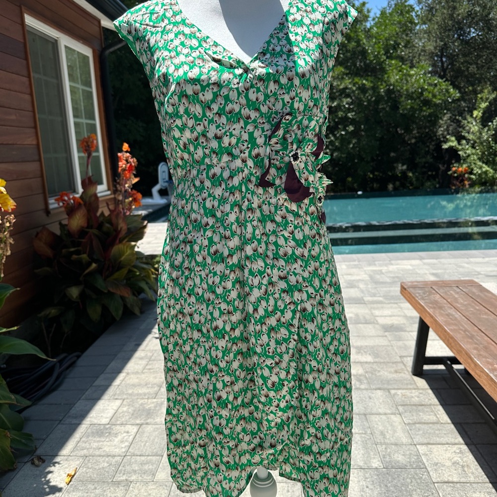 Green Tulip Print Sleeveless Dress